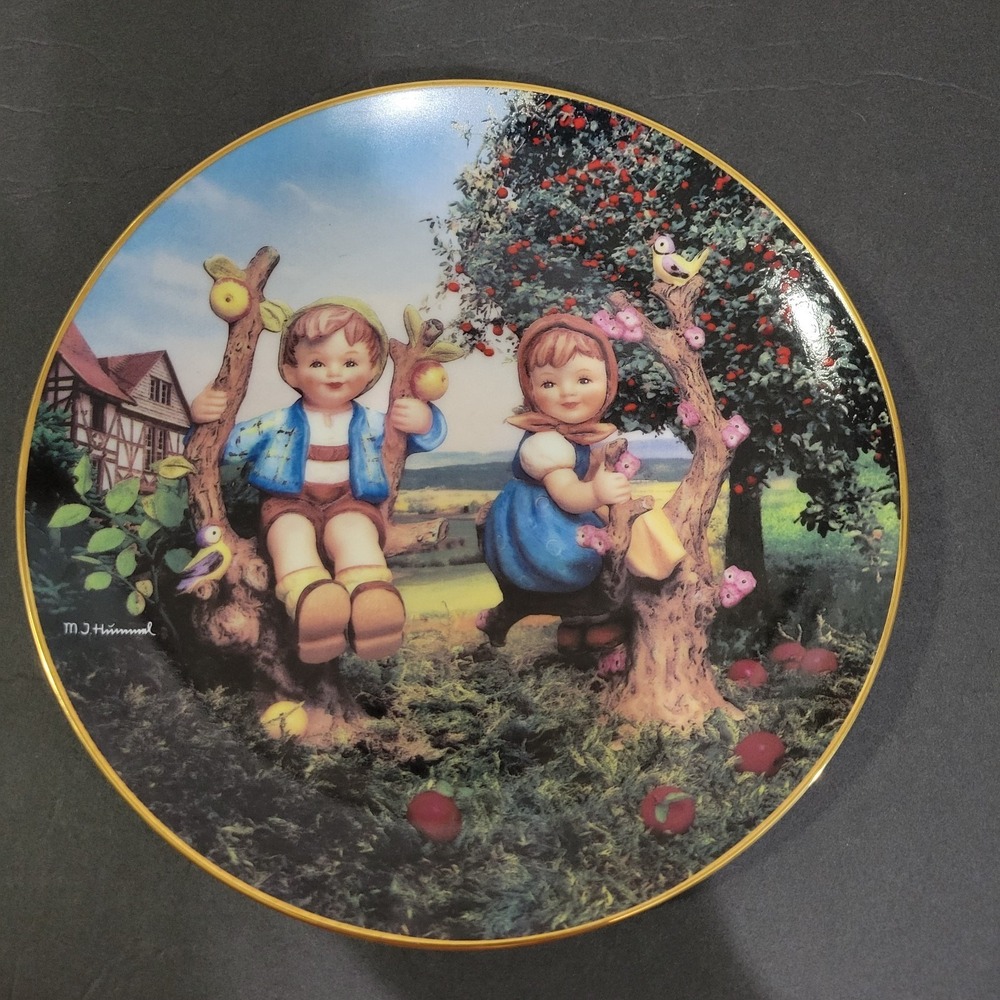 MJ Hummel "Apple Tree Boy & Girl" Plate Little Companions Danbury Mint Gold 8"